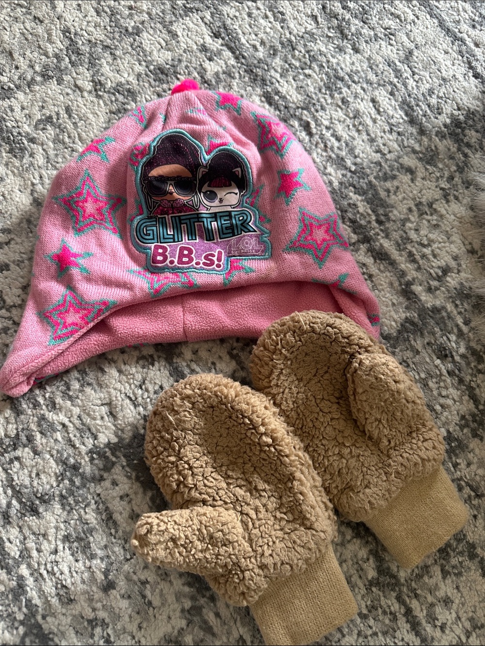 FREE* Kids Winter Hat/Mittens